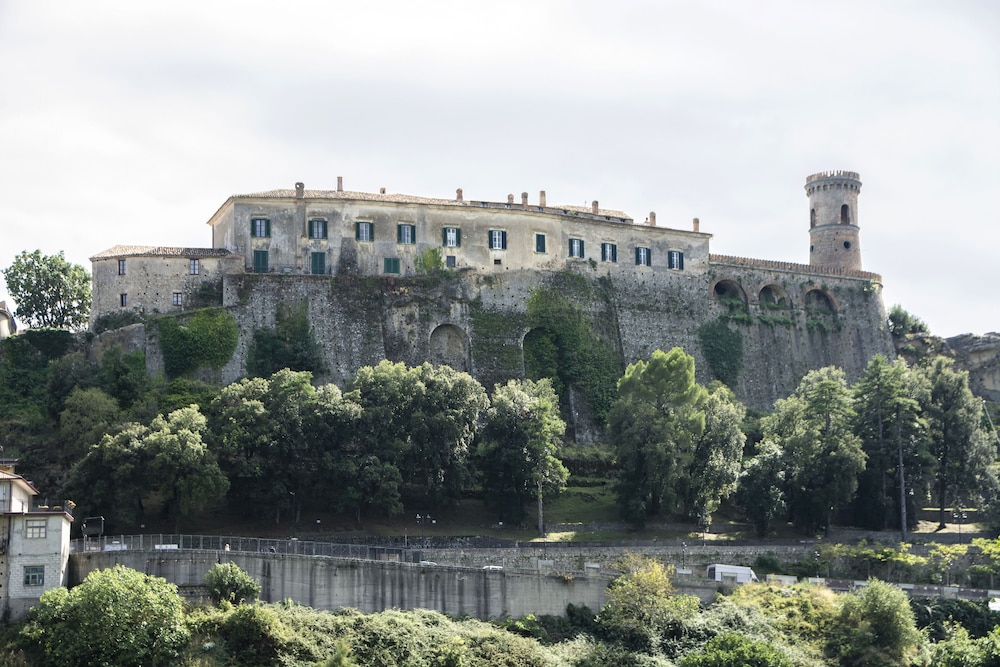 Castello Di Caccuri Suites