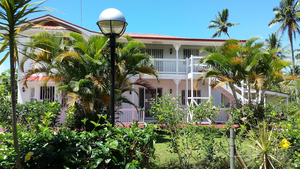 The Tropical Villa