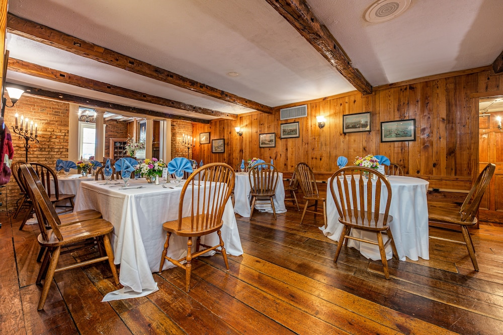 Wayside Inn