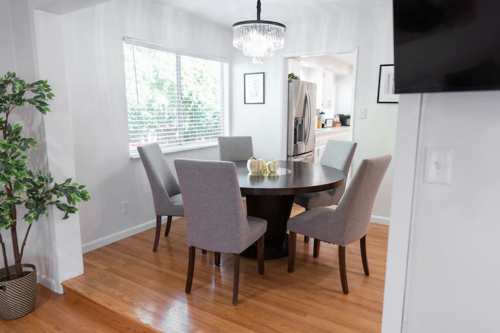 Disneyland Renovated 3BR Fullerton House w Garage Fenced Yard p56