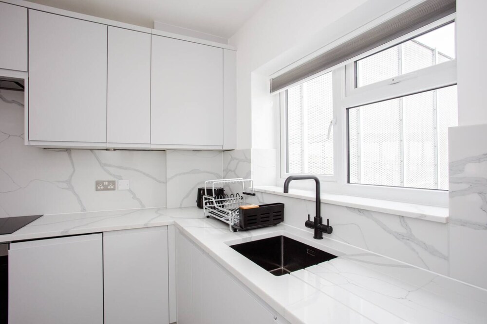 Designer 2 Bedroom Apartment in West London
