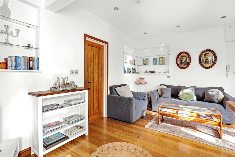 Lovely 1 Bed Home With Garden