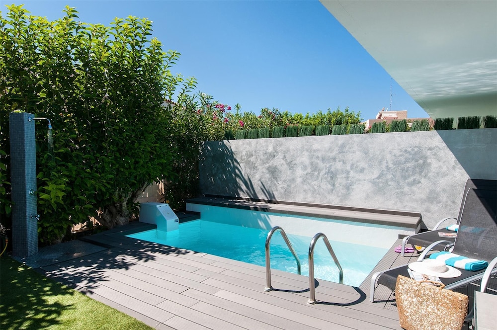 Holiday House for 4 Persons, With Swimming Pool, Near the Beach photo 4
