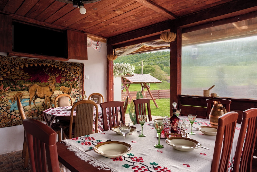 Transylvanian Home - Mountain View, BBQ & Pool