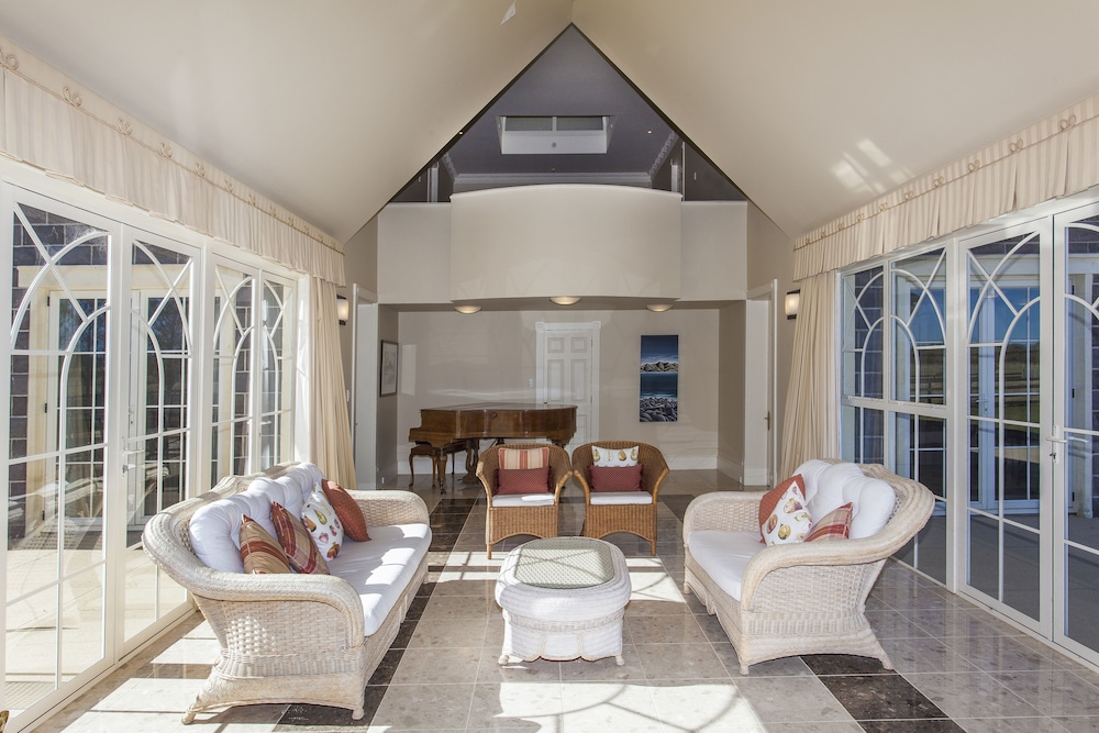 Stoneleigh Lodge