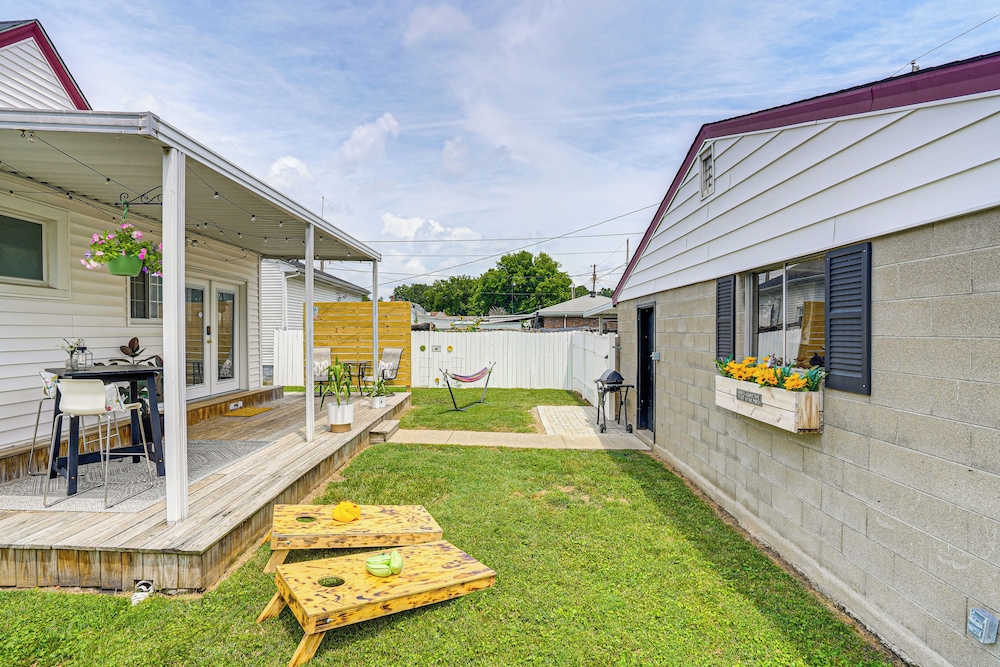Home w/ Fenced Backyard, 6 Mi to Dtwn Louisville!
