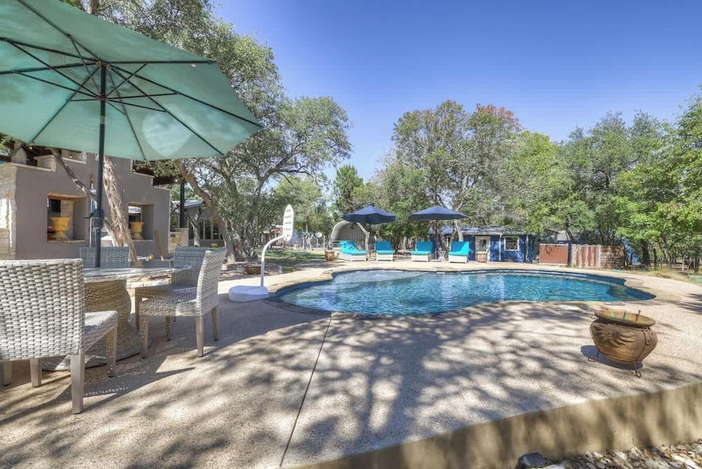 Terracotta Retreat/ Sleeps 30!