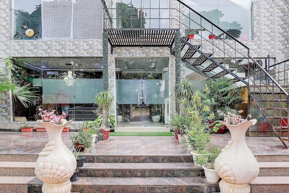 Fabhotel Golden Stone