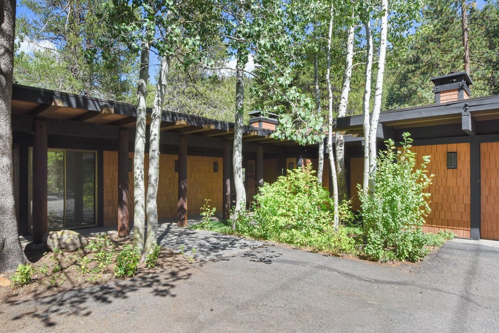 Joy on the River Stunning Waterfront Home for 10