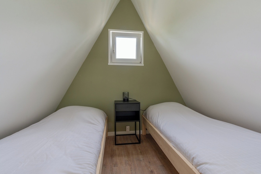 Duinland 50 Holiday Home for 4-people Near Beach