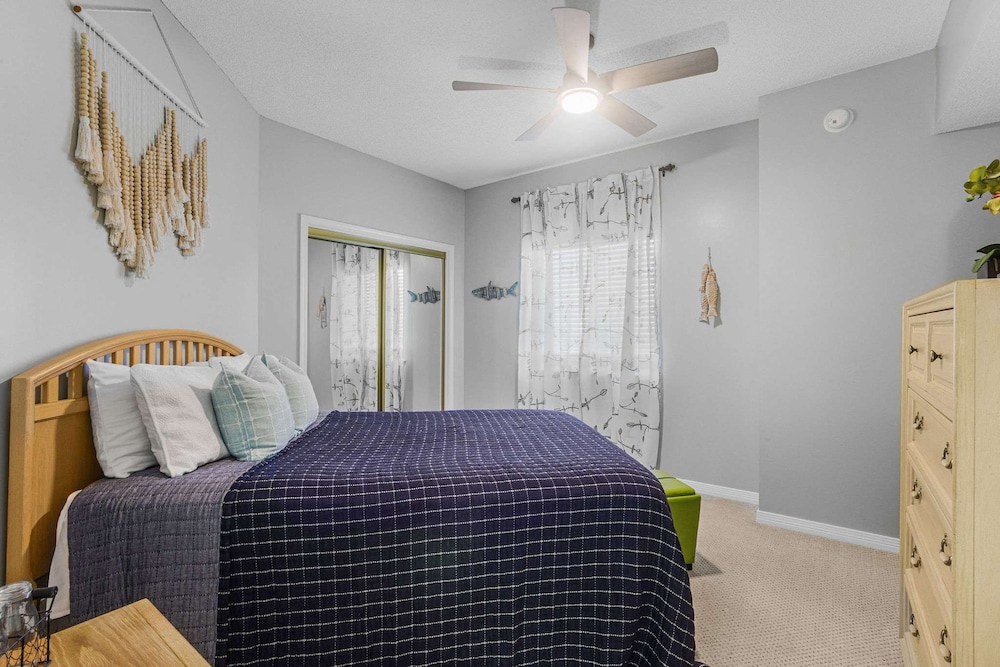 Palms 915- Premier Beachfront Condo