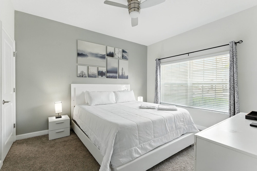 Comfort Stay With Pool Near Attractions