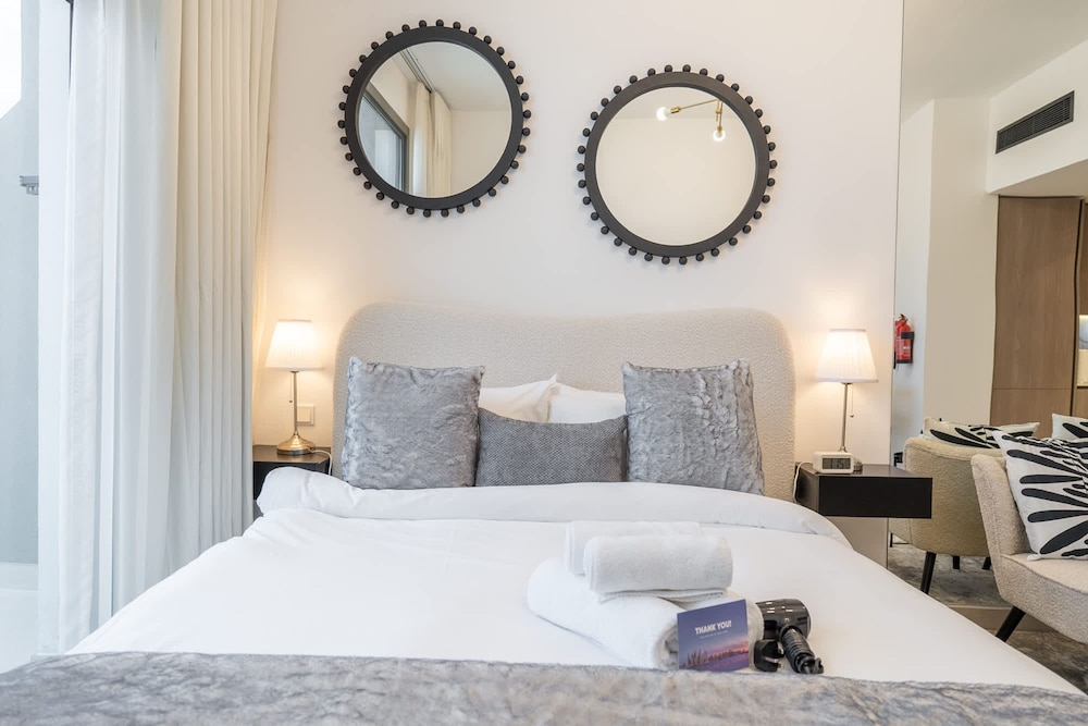 Charismatic Studio in Laya Heights Perfect for 2