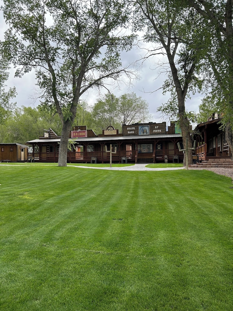 Moore's Old Pine Inn