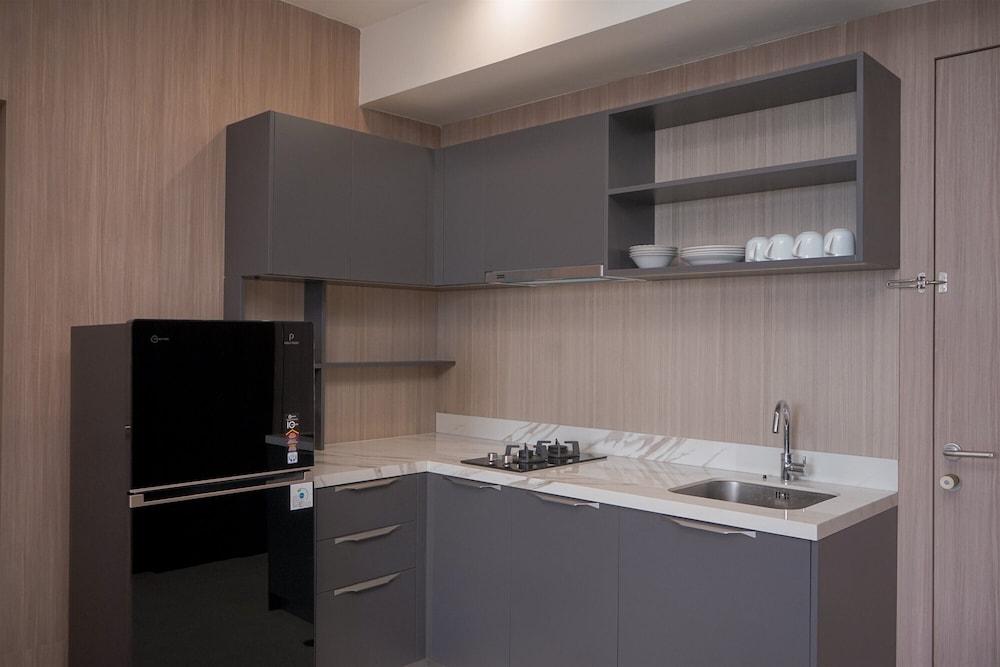 Comfy And Modern Look 2Br At Yukata Suites Apartment