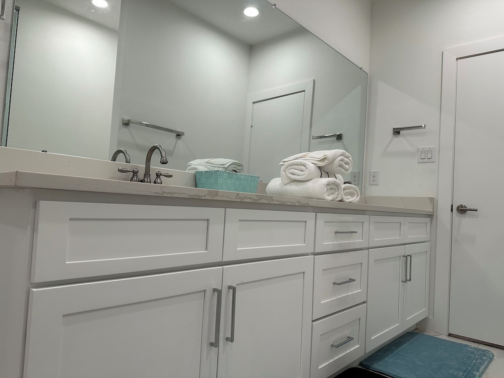Luxury 3BR for Families Nurses and Group