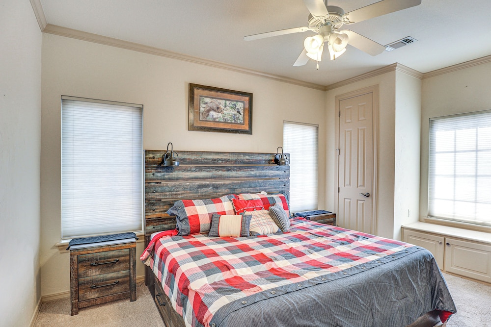 Private Hot Tub & Patio: Golf Retreat in Canyon!