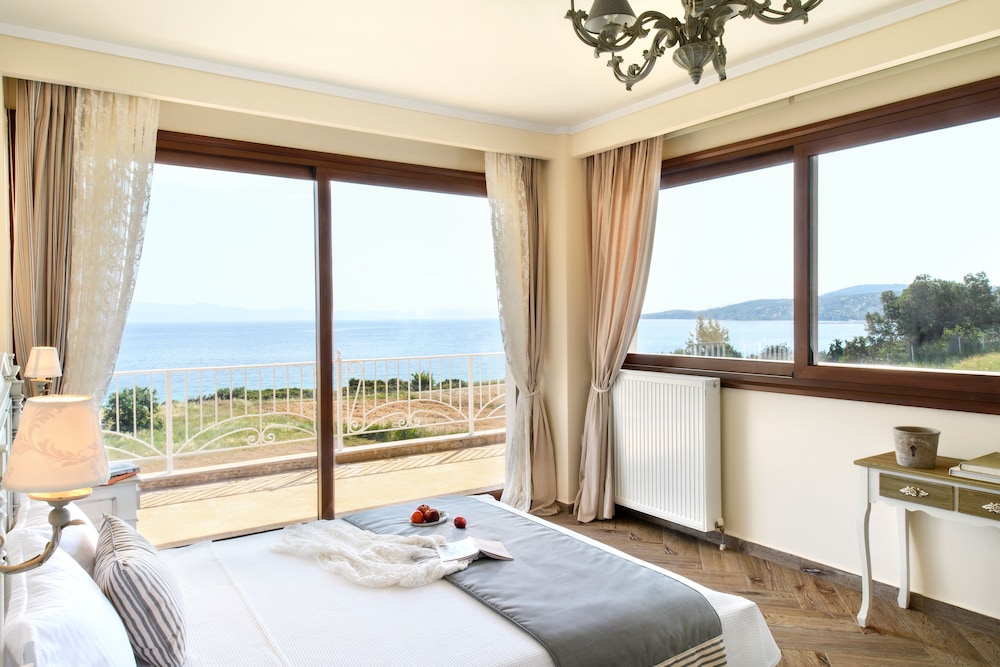 Villa D'Oro - Luxury Villas & Suites