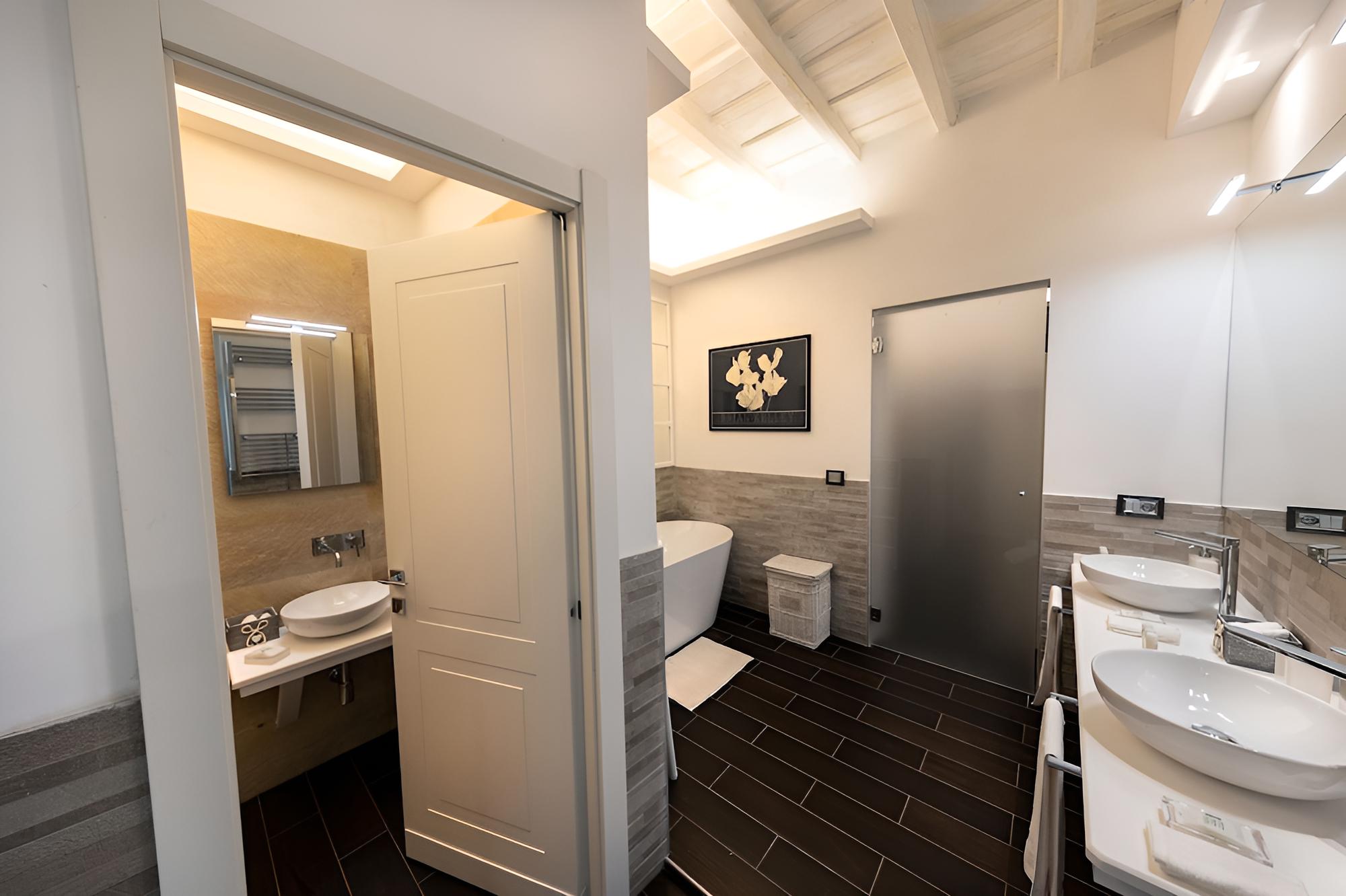 Barcaccia Luxury Suites