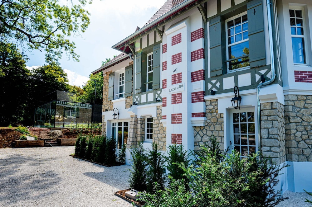 Villa des Reves Luxury in Villers Pool Jacuzzi Padel Court Close to Deauville