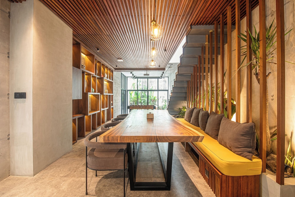 Modern 4BR Canggu Retreat Just 8mins to the Beach