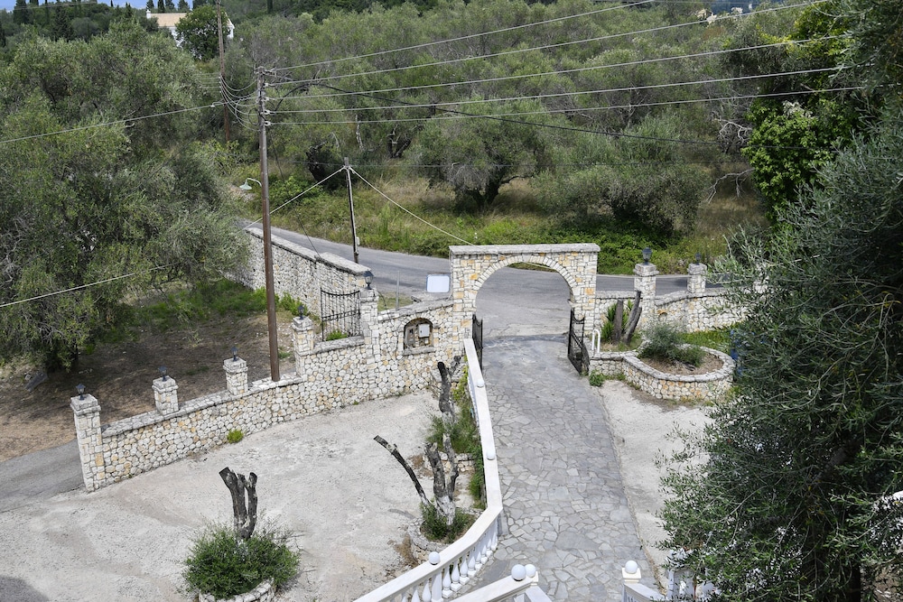 Corfu Room Apartments, in a Very Piecefull and Full of Trees Area view 5