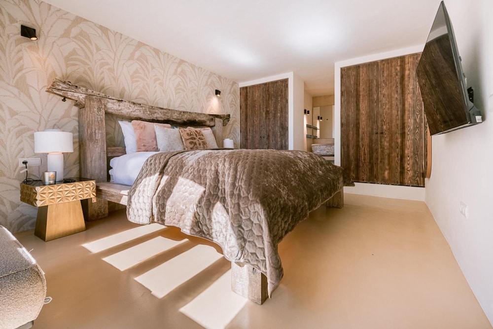 Can Furnet in Ibiza With 4 Bedrooms and 8 Bathrooms