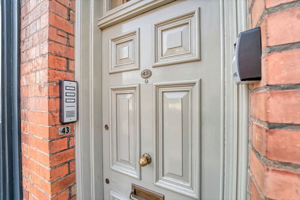 Host Stay Upper Tything Apartment