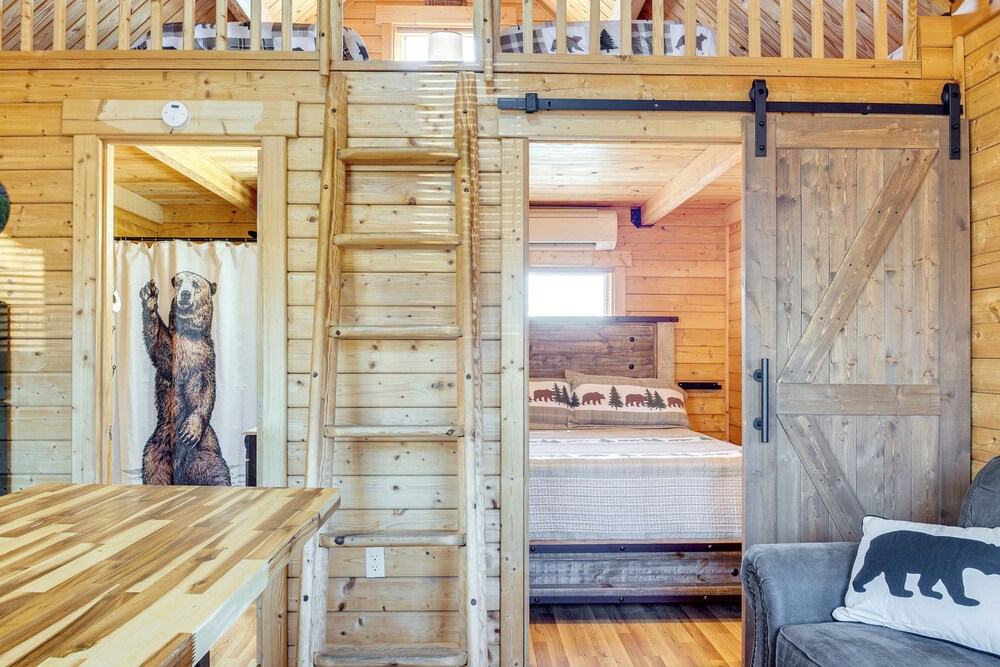 Fire Pit + Pool Access: Cozy Cabin in Sevierville!