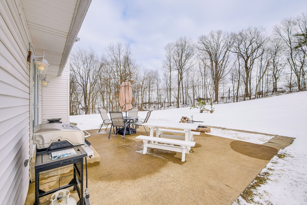 Secluded Ohio Amish Country Getaway w/ Fire Pit