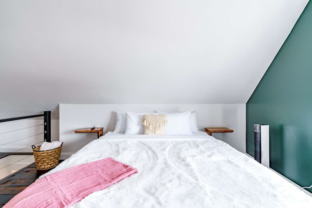 Short North Convention King Bed Parking Free