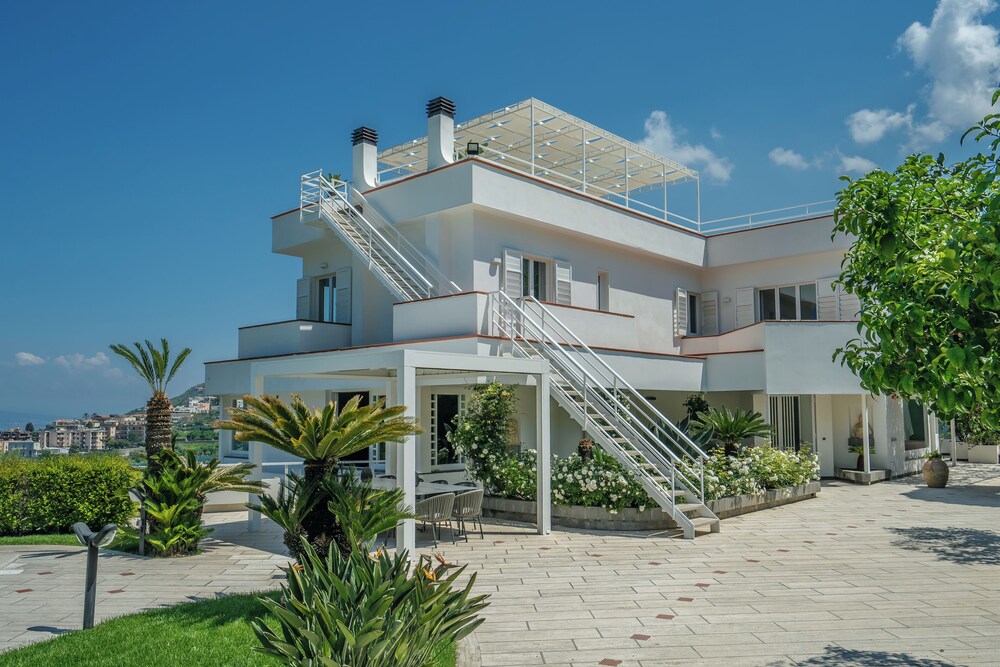 Luxury Villa In Sorrento Coast Swimming Pool & View