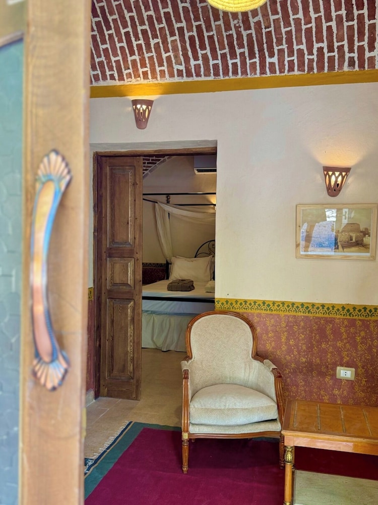 Eljuneina Villas