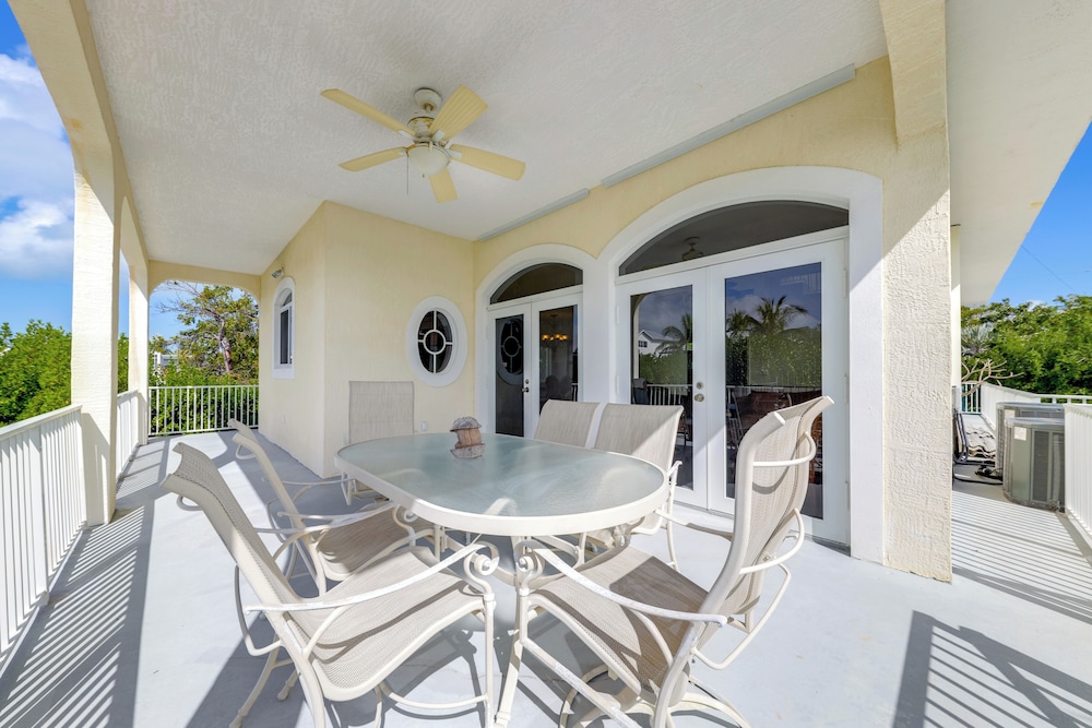 Spacious Canal-front Home: Florida Keys Gem
