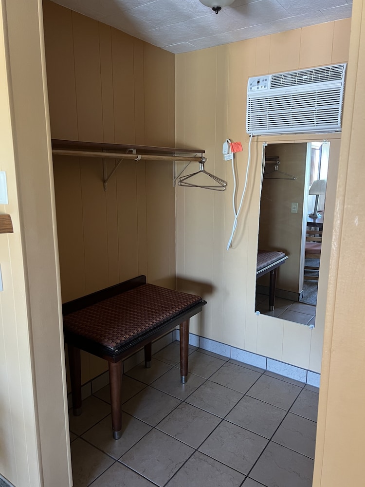 All Star Inn & Suites