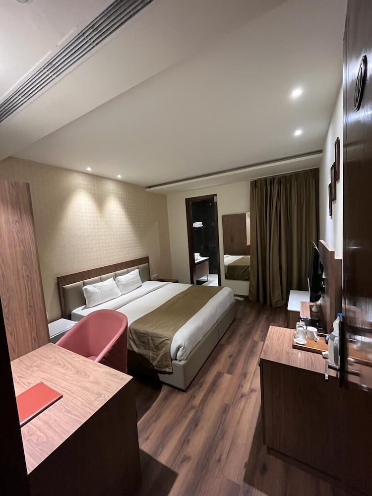 HOTEL SUNPARKINN BARNALA Punjab