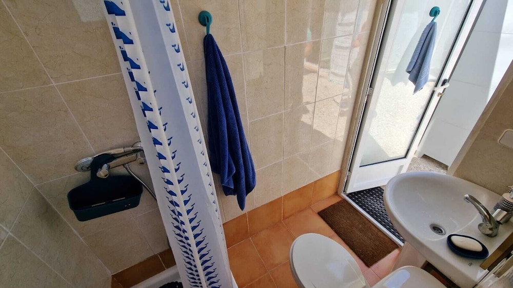 House With Exclusive Pool and Garden 7 min Walk From the Beach and the Center