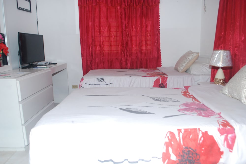 9 bed Villa Montego 10 Minute Walk to the Beach view 2