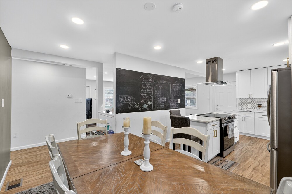 Spacious Getaway Near Dc & Potomac River 3 Bedroom Home