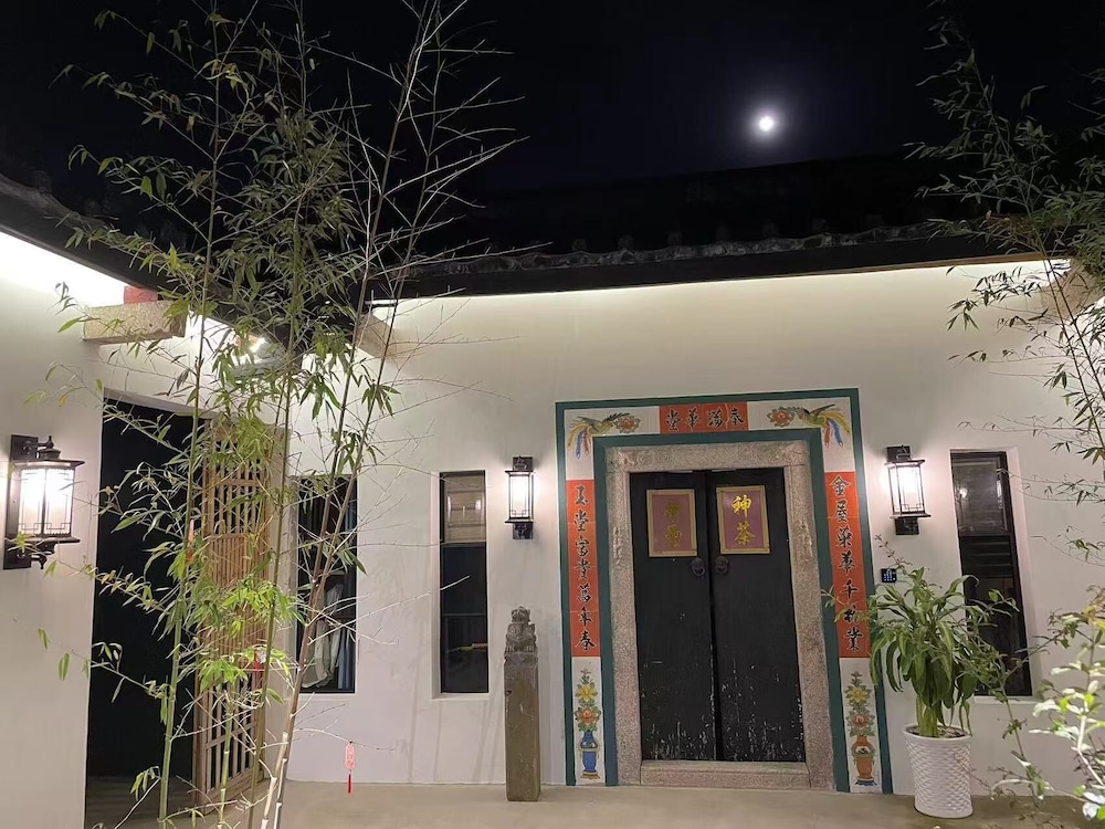 Serenity Courtyard Hotel