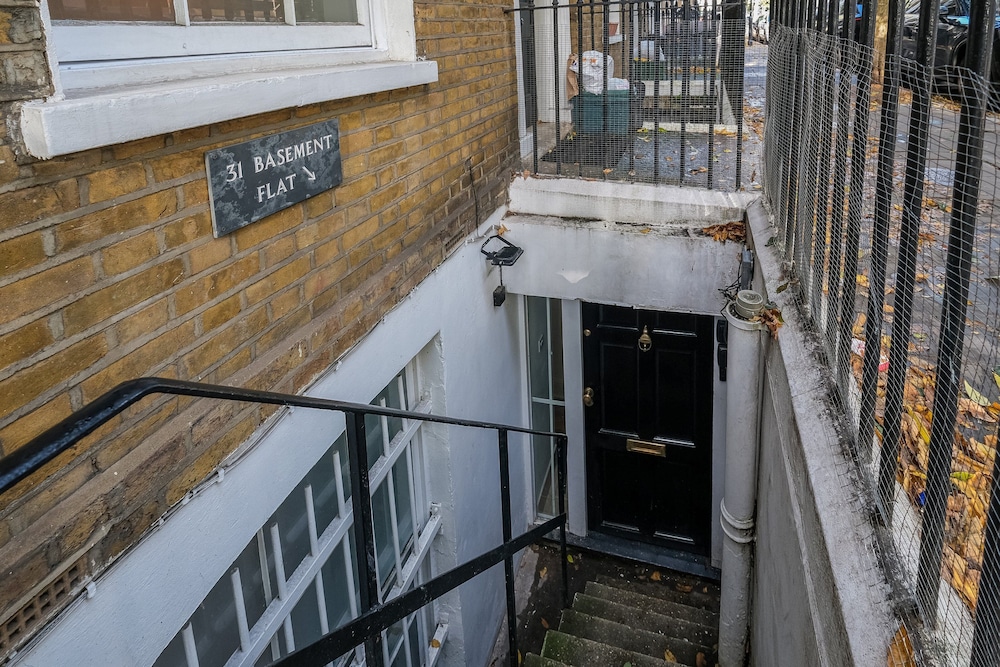 Luxury 3BR 2BA with Hot Tub and Garden
