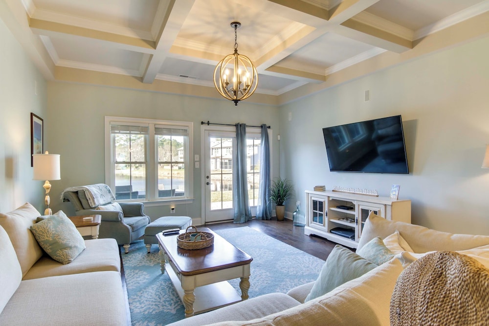 Shuttle to Beach: Ocean View Home w/ Patio