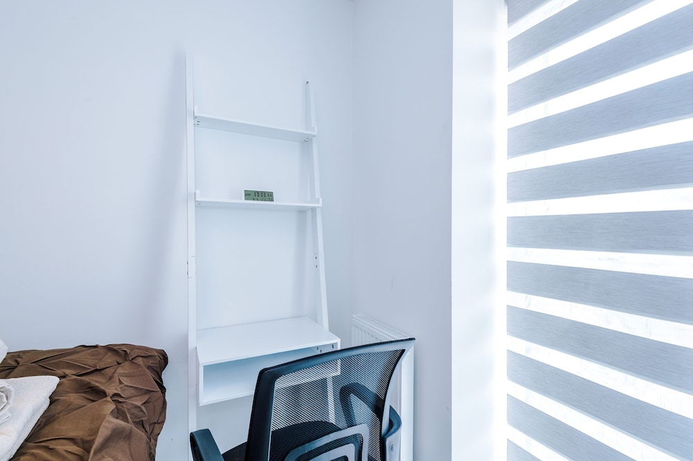 Luxury 2br in Salford, Slps 6, Wifi, Parking & ps5