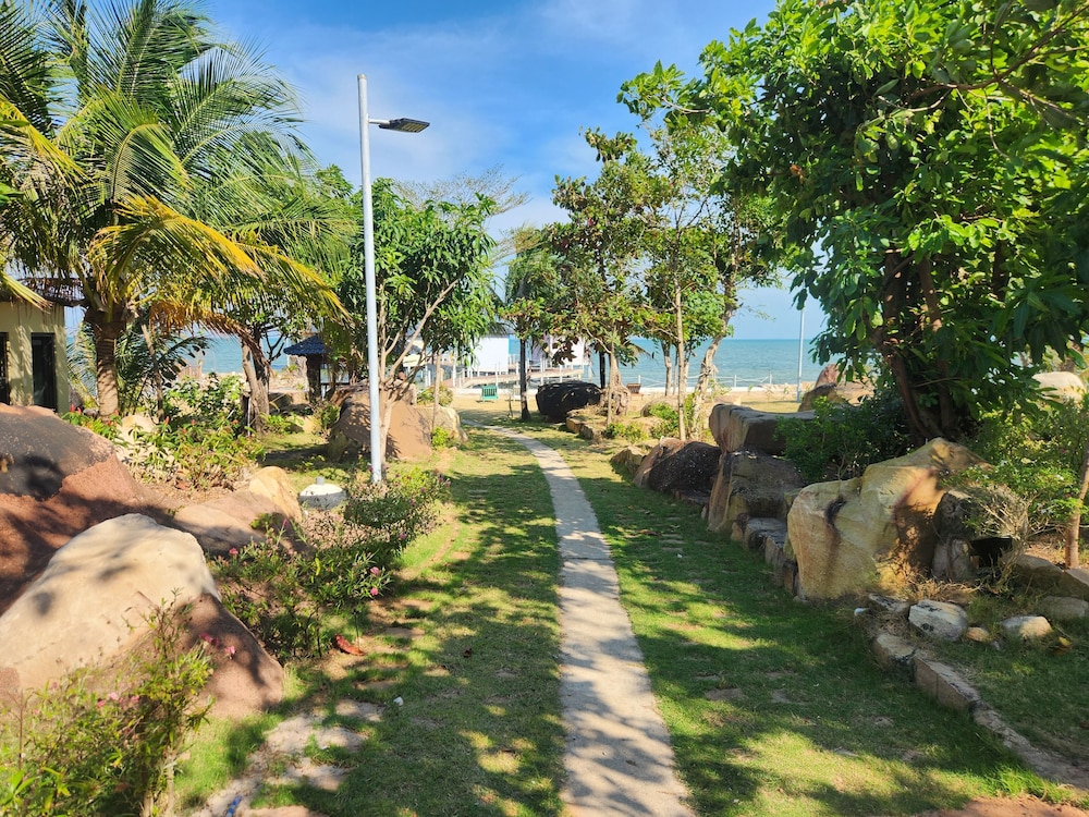 Sunny Shore Resort