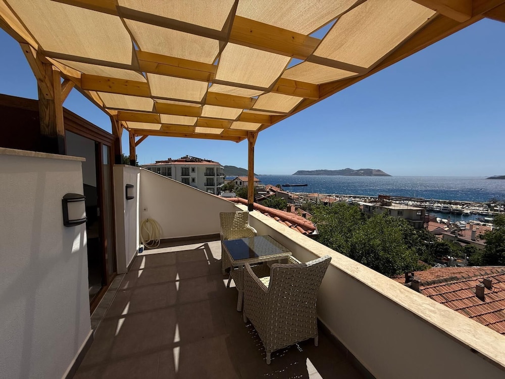 THE PENTHOUSE WİTH TERRACE