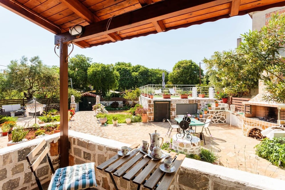 Mani s Garden Paradise - Elia Secluded Retreat