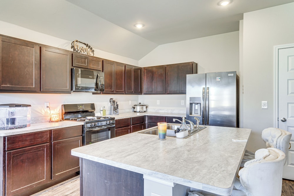 OKC Area Home: 22 Mi to Downtown