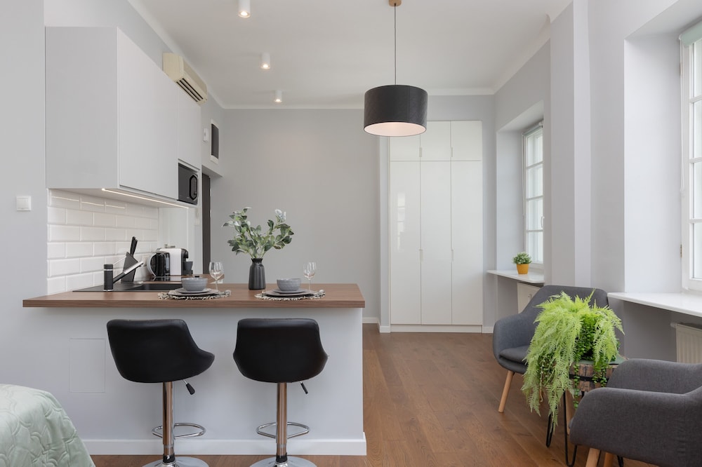 Chmielna 1/3 Studio #3 by Renters