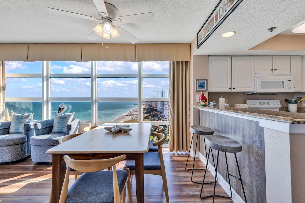 Carolinian Corner Gem Views view 2