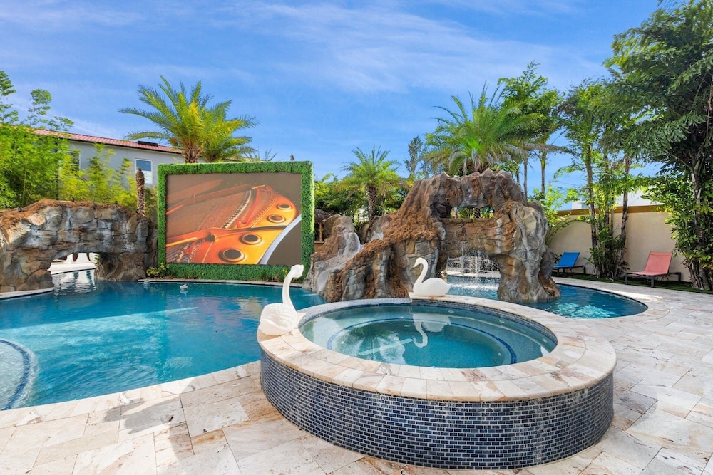 20 Bedroom Hollywood Themed Mansion Private Pool+Lazy River 20 Home